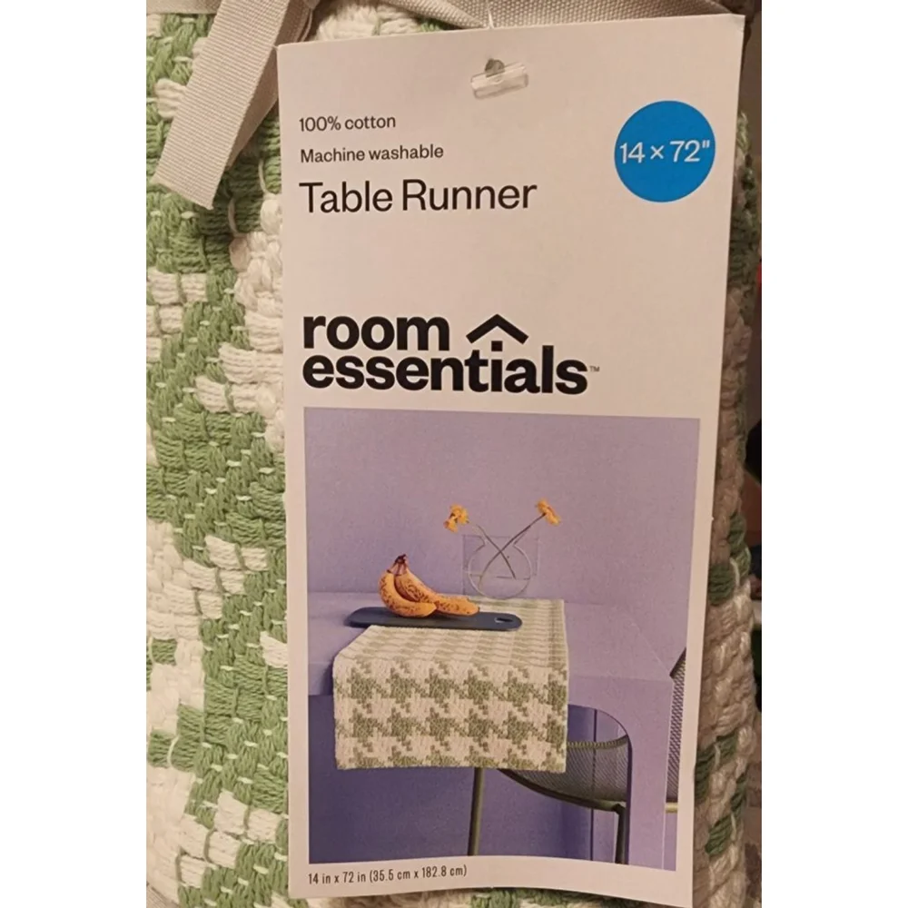 Spring Table Runner Houndstooth Green and White. New with Tags.